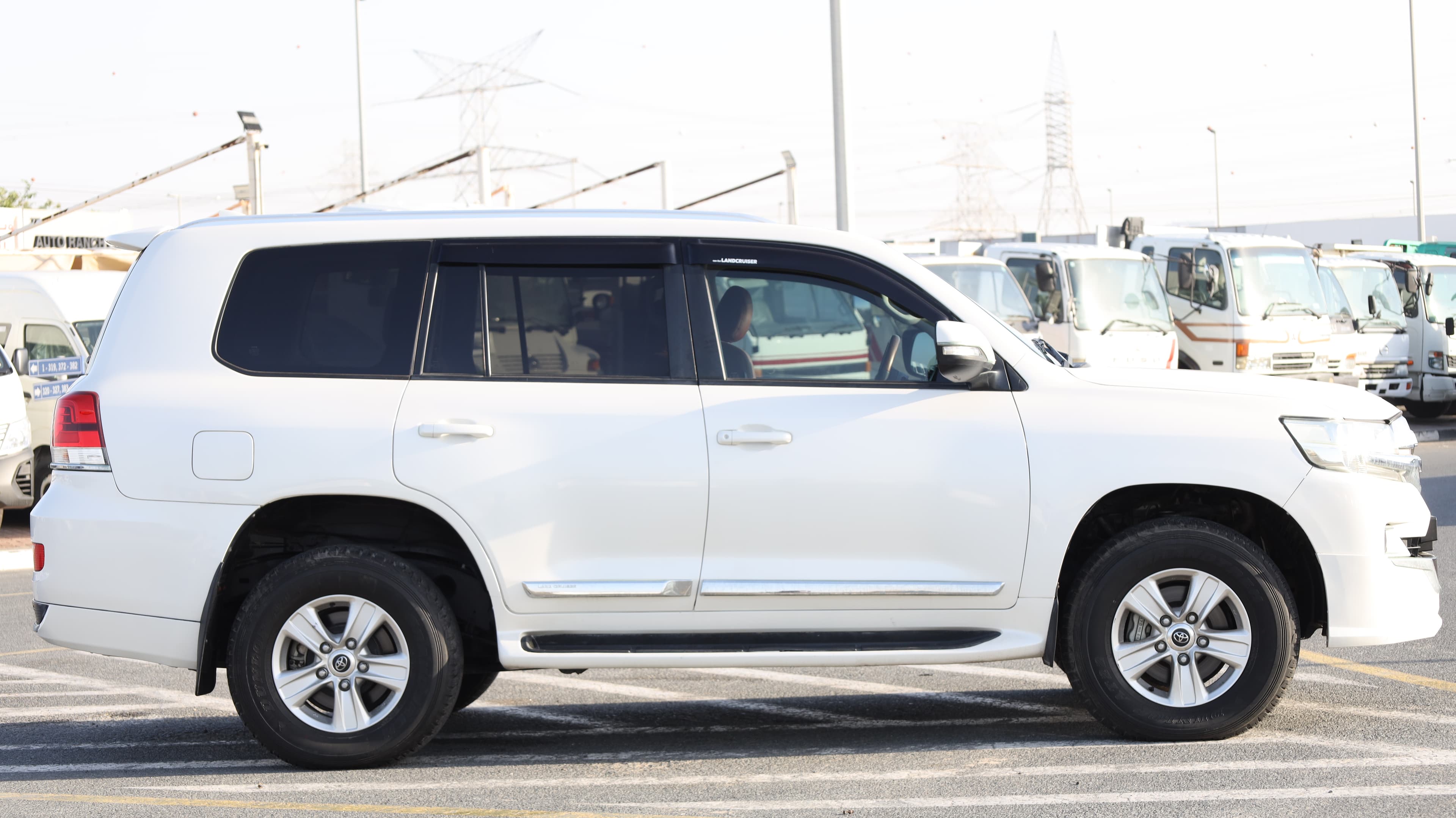 2020 TOYOTA  LAND CRUISER GXR  thumbnail 3